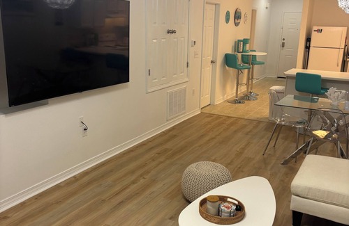 Northeast Pensacola Condo | 2-bedroom beach vibe condo in welcoming Pensacola with AC, WiFi