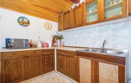 Senj Apartment | 2 Bedroom Beautiful Apartment In Stolac