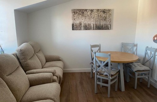 Leek Apartment | 2 Bedroom Central Apartment