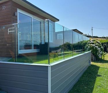 Plymouth Apartment | 2 Bedroom Chalet With Sea Views - Tony's Place