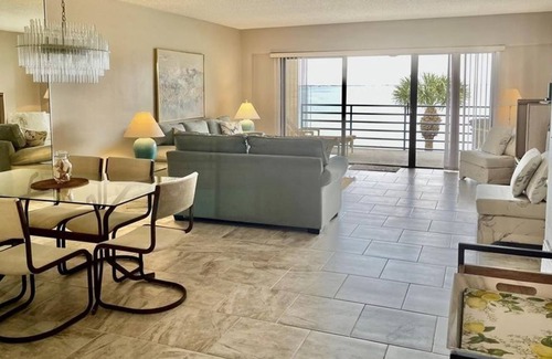 Tierra Verde Condo | 2 Bedroom Condo 426035 by Houzlet