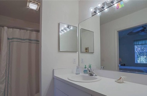 Vamo Condo | 2 Bedroom Condo 95136 by Houzlet