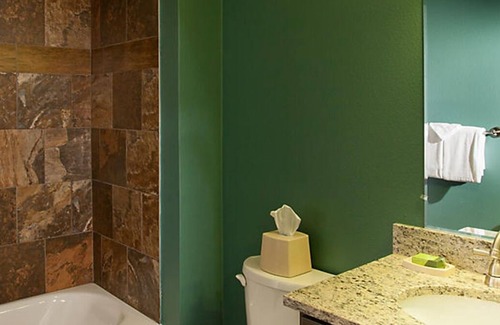 Wisconsin Dells Resort | 2 Bedroom Cottage at Bluegreen Resorts Christmas Mountain Village