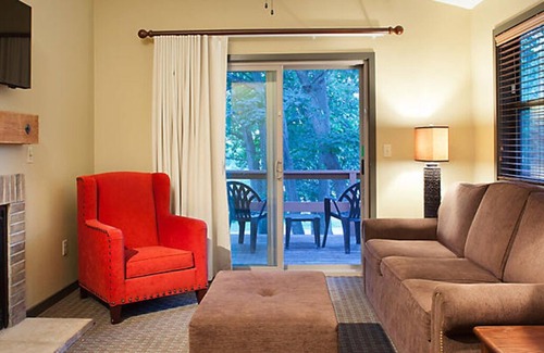 Wisconsin Dells Resort | 2 Bedroom Cottage at Bluegreen Resorts Christmas Mountain Village
