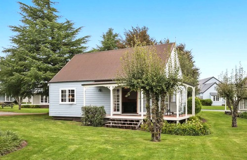 Rangatira Park House | 2 Bedroom Cottage near Huka Falls