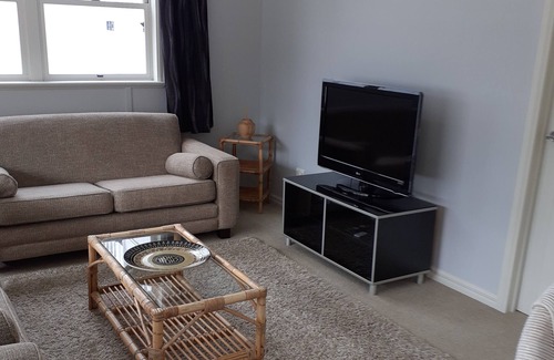 Omanawa Cottage | 2 Bedroom cottage - walk to the newly opened Omanawa Falls lookout in Tauranga!