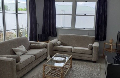 Omanawa Cottage | 2 Bedroom cottage - walk to the newly opened Omanawa Falls lookout in Tauranga!