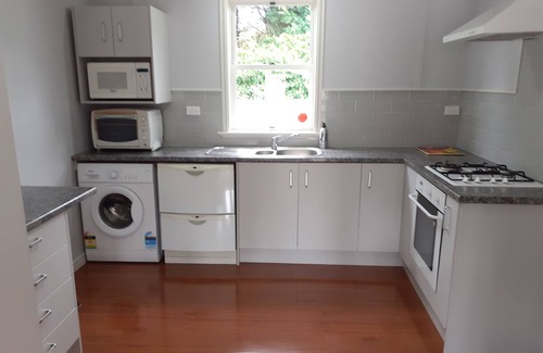 Omanawa Cottage | 2 Bedroom cottage - walk to the newly opened Omanawa Falls lookout in Tauranga!