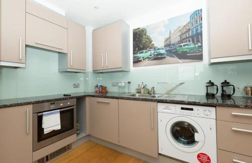 Shadwell Apartment | 2 Bedroom East London Apartment With Lovely Views