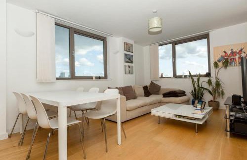 Shadwell Apartment | 2 Bedroom East London Apartment With Lovely Views