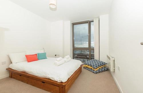 Shadwell Apartment | 2 Bedroom East London Apartment With Lovely Views