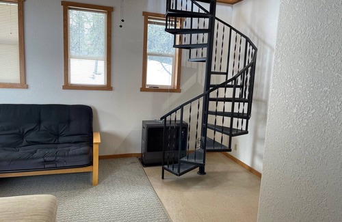 Funny River Cabin | 2 Bedroom Funny River Cabin with Mountain Views - Close to Browns Lake & Kenai