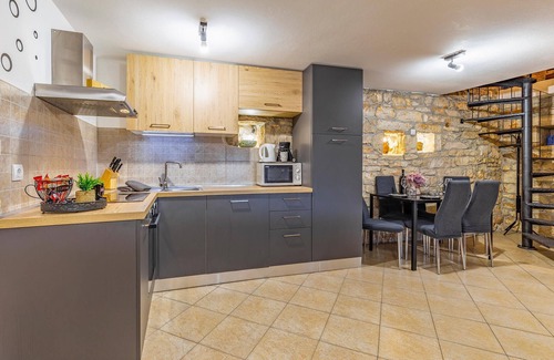 Mali Vareski House | 2 bedroom gorgeous home in Peruski