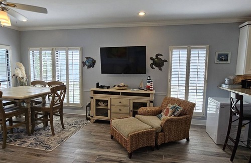 Ono Island House | 2 Bedroom Ground Floor Condo 1 Mile From Florabama!