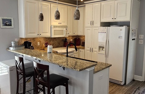 Ono Island House | 2 Bedroom Ground Floor Condo 1 Mile From Florabama!