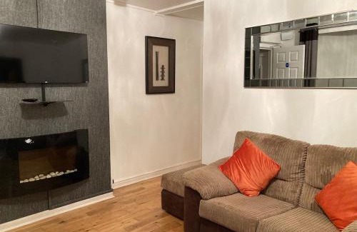 Cwmbrwla Apartment | 2-Bedroom Ground-Floor Apartment with Free Parking