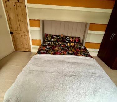 Stamford Apartment | 2 bedroom Hidden Gem in Stamford with parking