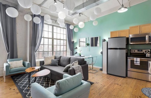 Downtown Apartment | 2 Bedroom Hip Apartment, Apple TV, Fast Wifi