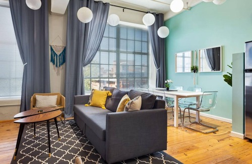 Downtown Apartment | 2 Bedroom Hip Apartment, Apple TV, Fast Wifi