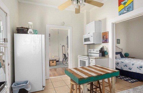East Hill House | 2 bedroom home near Downtown *NO ADD'L FEES*
