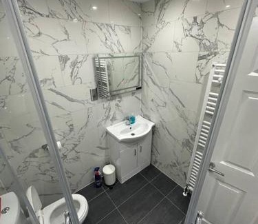 Lewisham House | 2 Bedroom house,BrownhillRd SE6
