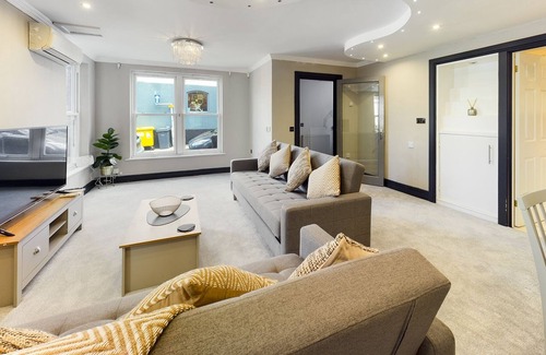 Oxton House | 2 Bedroom House, Heart of Oxton Village