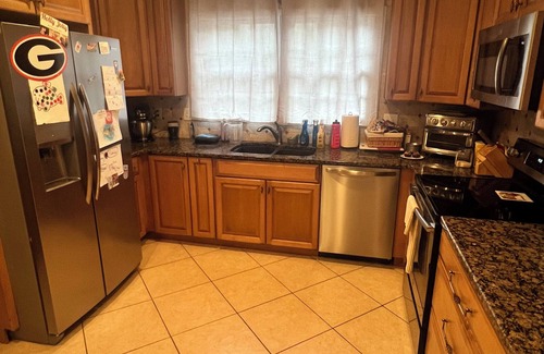 Athens House | 2-bedroom house in quiet neighborhood near UGA campus and downtown Athens