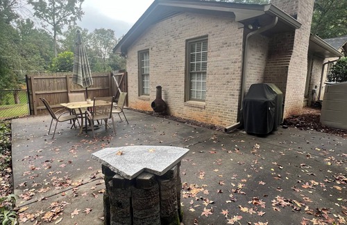 Athens House | 2-bedroom house in quiet neighborhood near UGA campus and downtown Athens