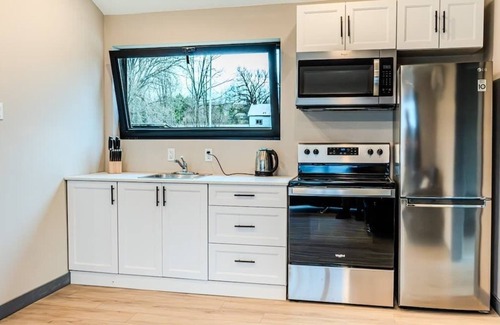 Harwood Cabin | 2-bedroom Lake Front Cottage in Harwood, ON #5