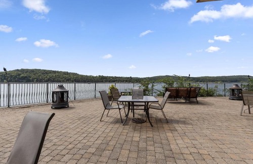 Ridgedale House | 2 Bedroom Lake View Villa - Unit 401