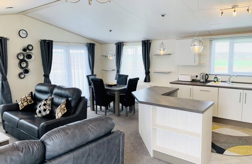 Shanklin House | 2 Bedroom Lodge, OG30, Lower Hyde, Shanklin, Isle of Wight