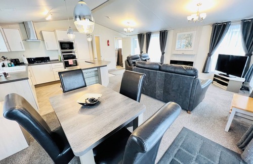 Shanklin House | 2 Bedroom Lodge, OG30, Lower Hyde, Shanklin, Isle of Wight