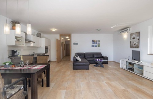 Municipality of Omisalj Apartment | 2 bedroom lovely apartment in Omisalj