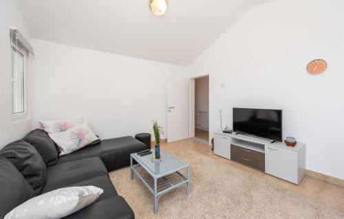 Potocnica Apartment | 2 Bedroom Lovely Apartment In Potocnica