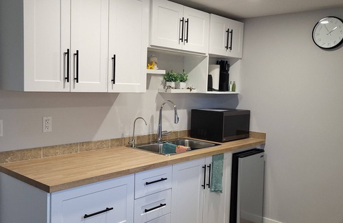 Inglewood House | 2-bedroom lower suite. 10 mins to downtown, Calgary Zoo, Saddledome & Max Bell