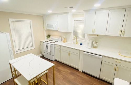 Greensboro House | 2 Bedroom Luxury Home Near Downtown