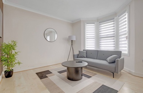 Tottenham Green House | 2 bedroom Luxury house London near Subway station