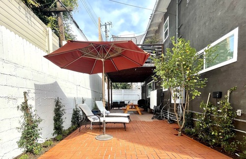 Culver - West Apartment | 2 Bedroom Minutes to Venice Beach large private Yard
