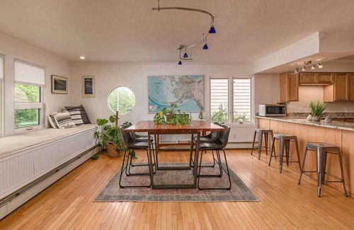 South Addition Apartment | 2 Bedroom Modern Condo in Heart of Downtown