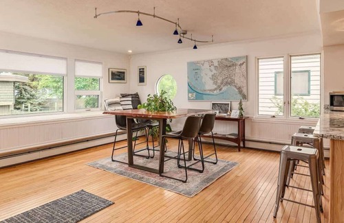 South Addition Apartment | 2 Bedroom Modern Condo in Heart of Downtown