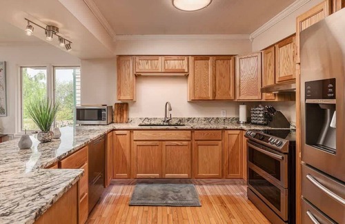 South Addition Apartment | 2 Bedroom Modern Condo in Heart of Downtown