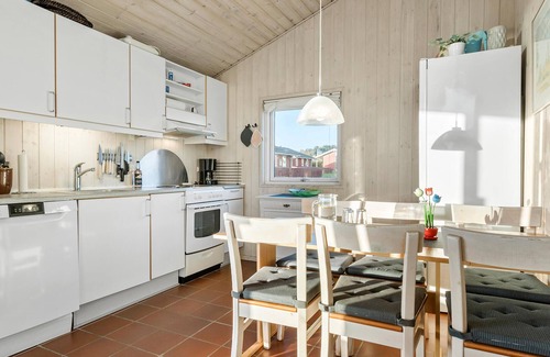 Mommark Strand House | 2 bedroom nice home in Sydals