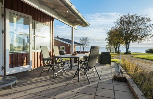 Mommark Strand House | 2 bedroom nice home in Sydals