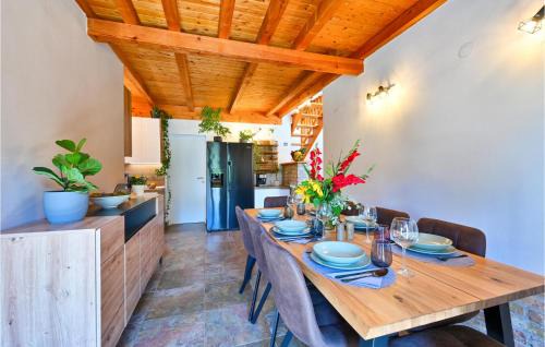 Petrinja House | 2 Bedroom Nice Home In Sisak