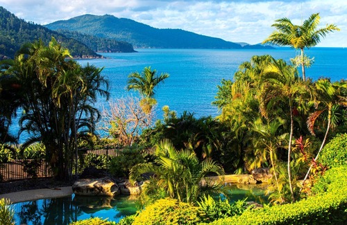 Hamilton Island Apartment | 2 bedroom oceanview apartment with golf buggy