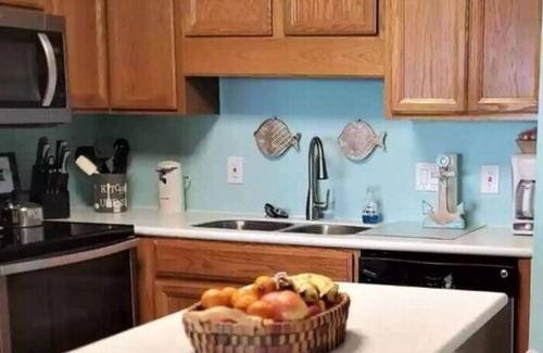 Garden City Condo | 2-bedroom ocean front garden city pier ! Enjoy the waves - linens included !