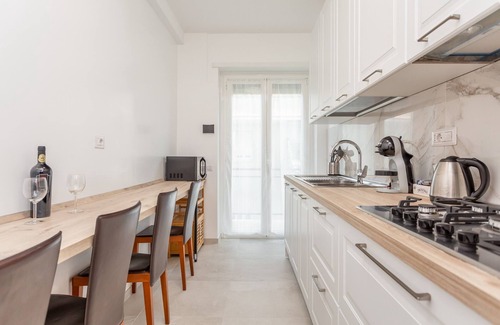 Aurelio Apartment | 2-Bedroom Retreat near Metro & Parks