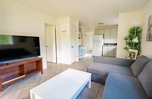 Dorena House | 2 bedroom Riverfront Home, 5 mins from the lake!