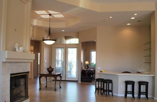 Desert Palms Apartment | 2 Bedroom Single family L-83093 by Houzlet