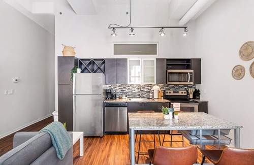 Downtown Cincinnati Apartment | 2-Bedroom Steps from Fountain Square & Vine Tower